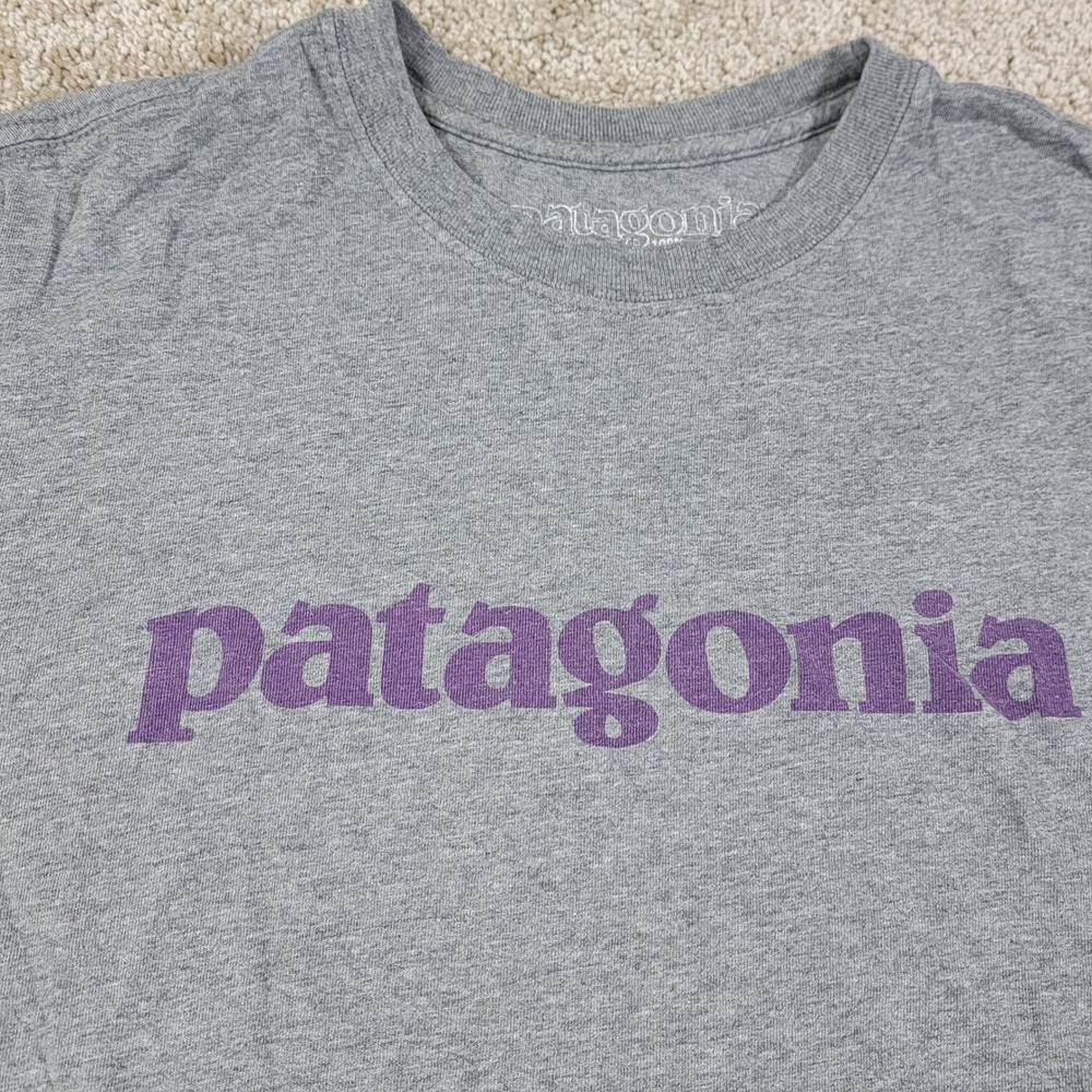 Patagonia Womens Organic Cotton Logo Graphic T-Shirt Gray Purple Size Medium